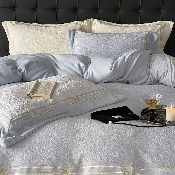 91家纺网 家纺一手货源 找家纺 MIU缪家居 2024新款雕花牛奶绒四件套-自由之蝶 自由之蝶-蓝