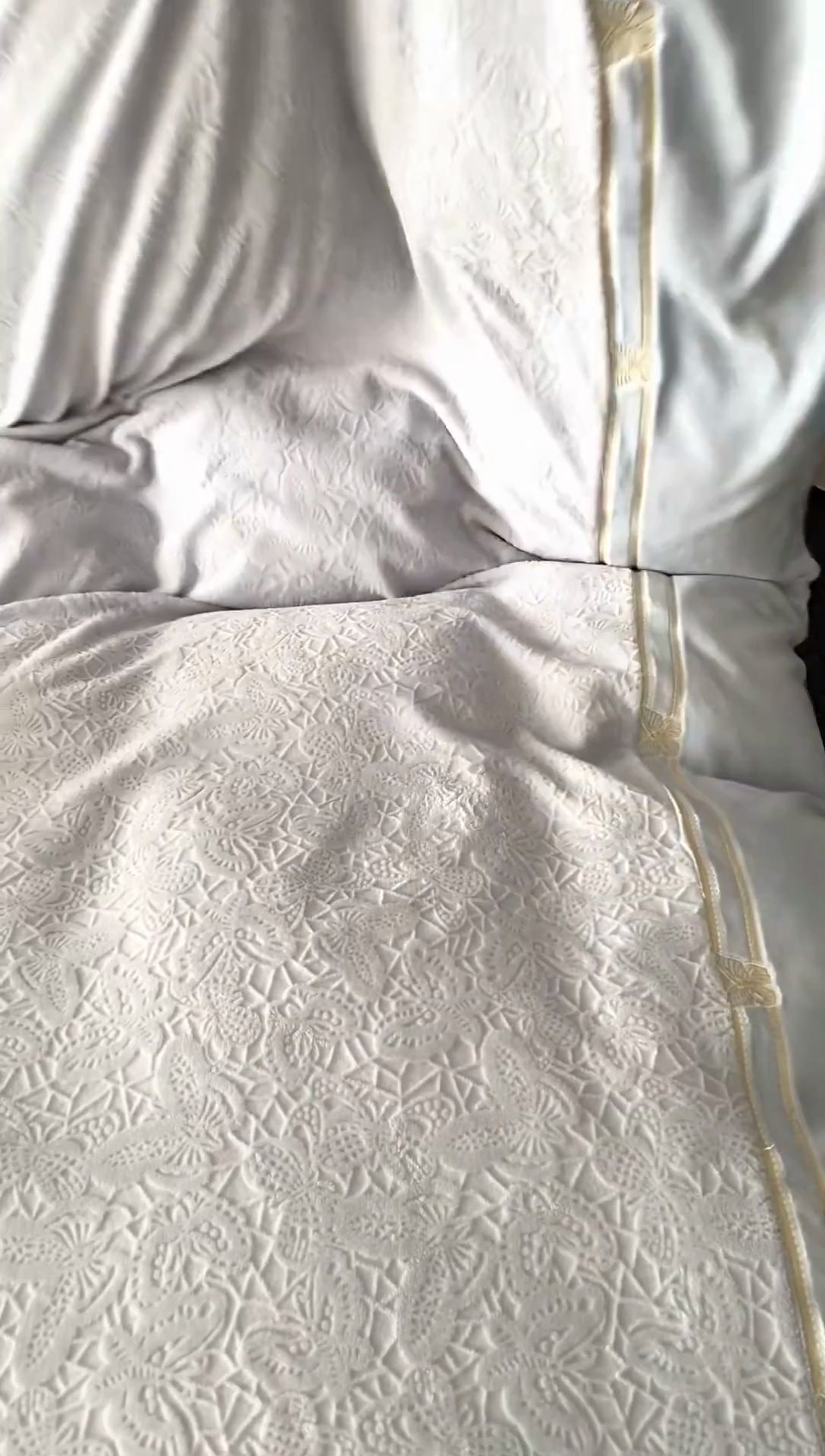 91家纺网 家纺一手货源 找家纺 MIU缪家居 2024新款雕花牛奶绒四件套-自由之蝶 自由之蝶-蓝