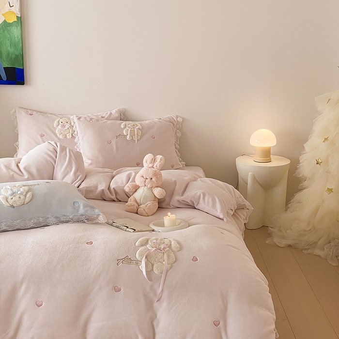 91家纺网 家纺一手货源 找家纺 MIU缪家居 2024新款加厚牛奶绒四件套-伽百利-风格二 伽百利-粉色