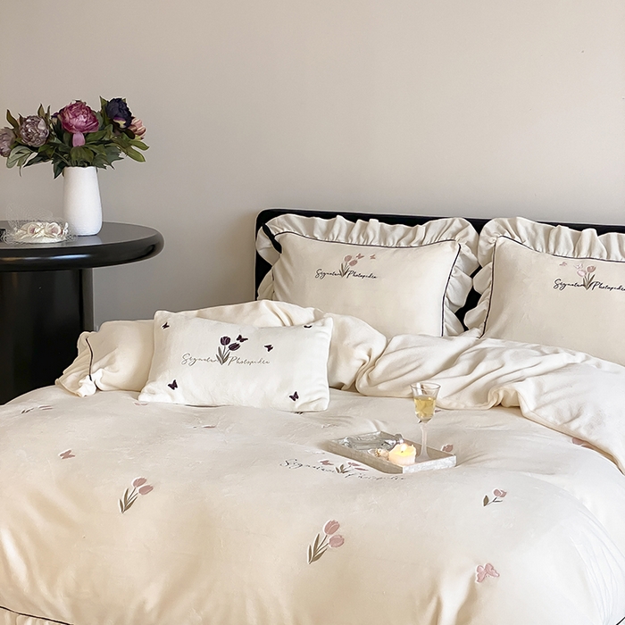 91家纺网 家纺一手货源 找家纺 MIU缪家居 2024新款厚实保暖牛奶绒四件套-挚爱 挚爱-奶奶白