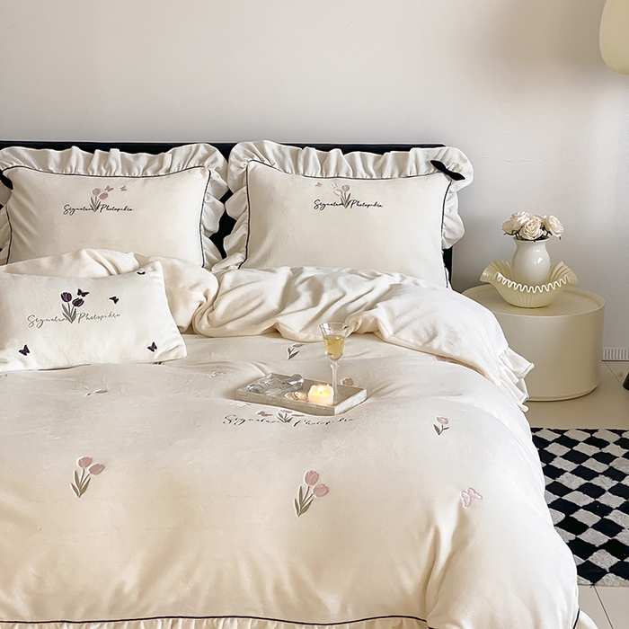 91家纺网 家纺一手货源 找家纺 MIU缪家居 2024新款厚实保暖牛奶绒四件套-挚爱 挚爱-奶奶白