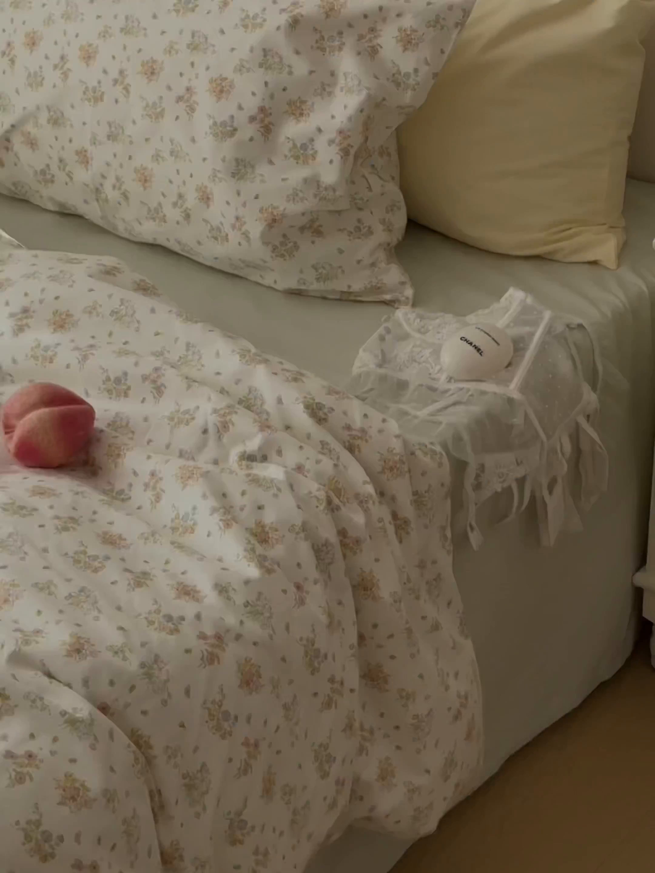 91家纺网 家纺一手货源 找家纺 尺素 2024新款韩国纯棉ins风小碎花四件套花卉田园被套纯色加大床单1.8床笠混搭风纯色印花枕套 春野（冰沙绿）