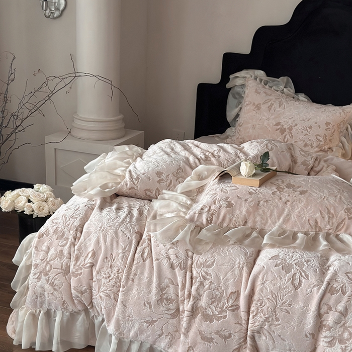 91家纺网 家纺一手货源 找家纺 （总）MIU缪家居 2024新款雕花牛奶绒四件套-暮光