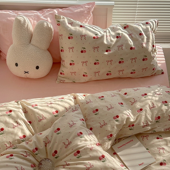 91家纺网 家纺一手货源 找家纺 尺素 2025年春夏新款全棉卡通四件套纯棉双人被套纯色床单床笠三件套儿童床上用品 樱桃红了 裸粉
