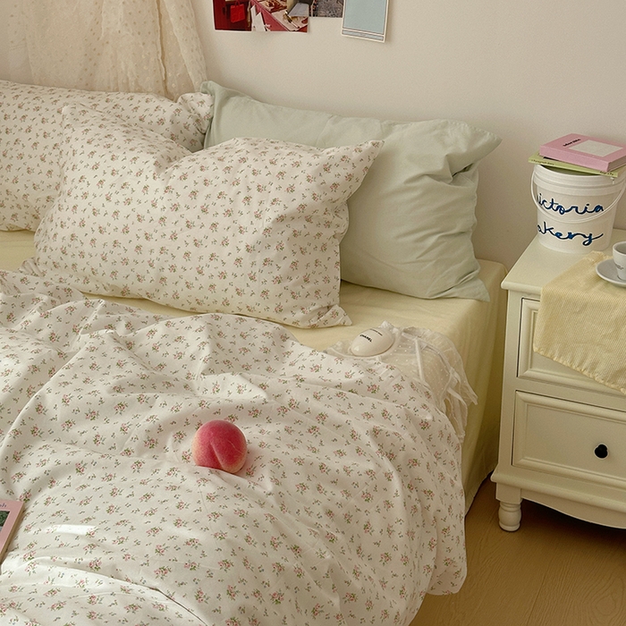 91家纺网 家纺一手货源 找家纺 尺素 2024新款韩国纯棉ins风小碎花四件套花卉田园被套纯色加大床单1.8床笠混搭风纯色印花枕套 花迹（奶黄）