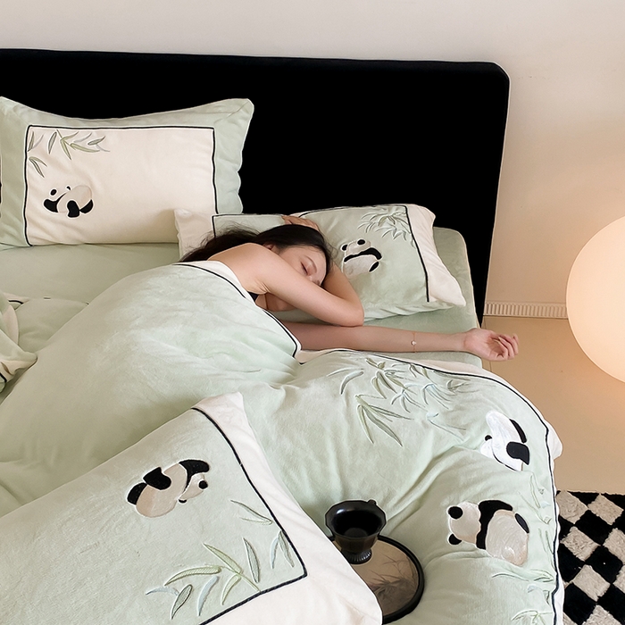 91家纺网 家纺一手货源 找家纺 （总）MIU缪家居 2024新款加厚牛奶绒四件套-熊猫与竹