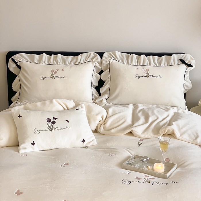 91家纺网 家纺一手货源 找家纺 MIU缪家居 2024新款厚实保暖牛奶绒四件套-挚爱 挚爱-奶奶白