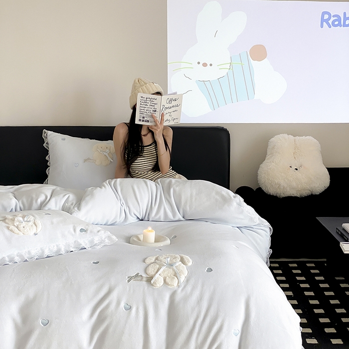 91家纺网 家纺一手货源 找家纺 MIU缪家居 2024新款加厚牛奶绒四件套-伽百利-风格一 伽百利-蓝色