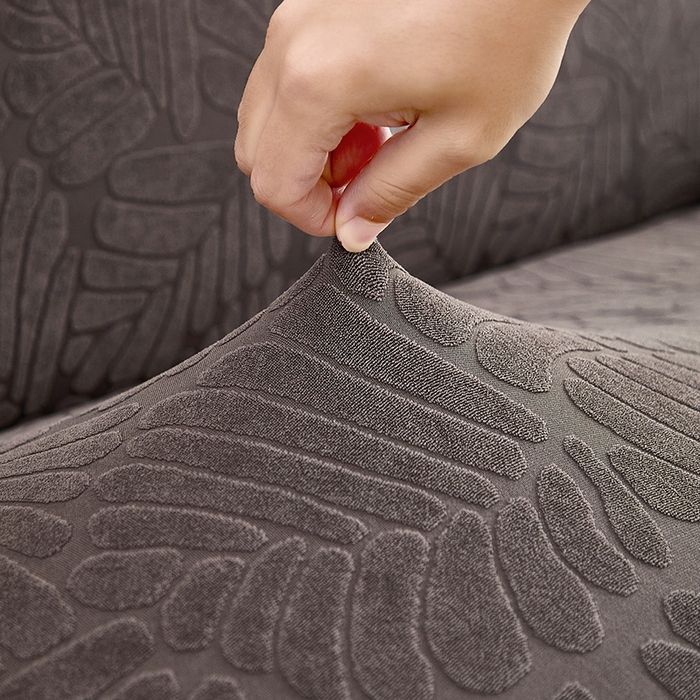 91家纺网 家纺一手货源 找家纺 共鸣沙发套 2024新款臻品提花系列沙发套（裙摆款织叶花系） 织叶冷灰