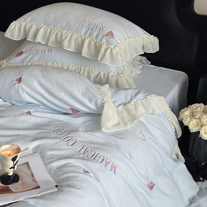 91家纺网 家纺一手货源 找家纺 MIU缪家居 2024新款加厚牛奶绒四件套-魔法之旅 魔法之旅-幻蓝