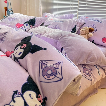 91家纺网 家纺一手货源 找家纺 美澳家纺 2024新款200克三丽鸥系列卡通印花牛奶绒单被套三四件套 巴库库洛米