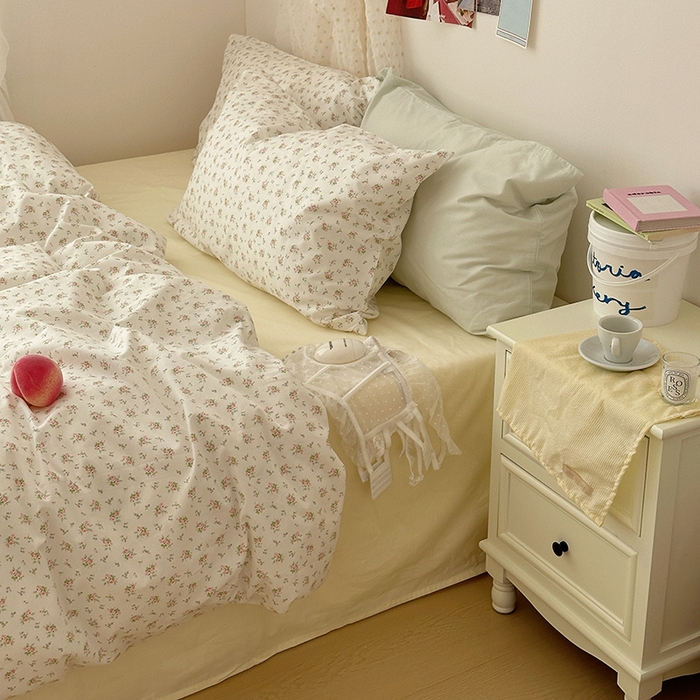 91家纺网 家纺一手货源 找家纺 尺素 2024新款韩国纯棉ins风小碎花四件套花卉田园被套纯色加大床单1.8床笠混搭风纯色印花枕套 花迹（奶黄）
