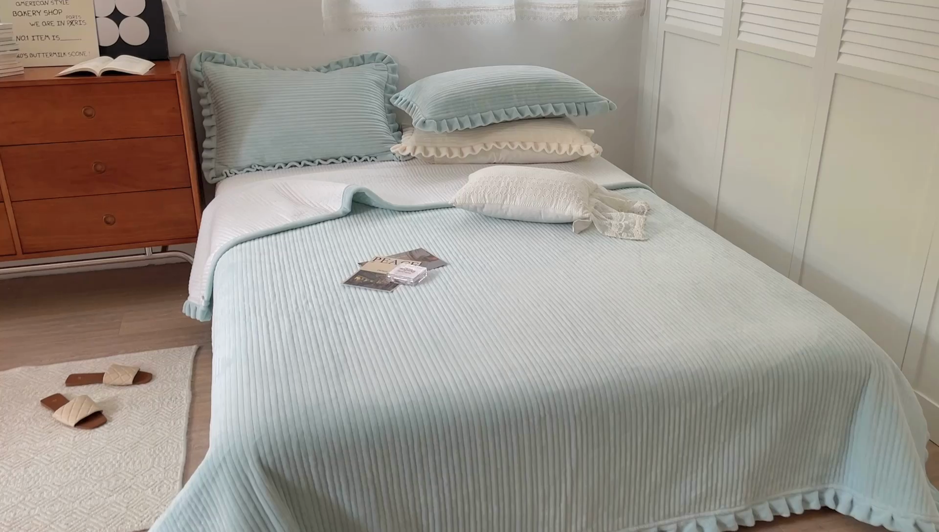 91家纺网 家纺一手货源 找家纺 （总）琳可 2022新荷叶边款哑光牛奶绒夹棉绗缝床盖直播爆款