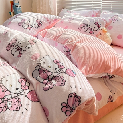 91家纺网 家纺一手货源 找家纺 美澳家纺 2024新款200克三丽鸥系列卡通印花牛奶绒单被套三四件套 粉波点KT
