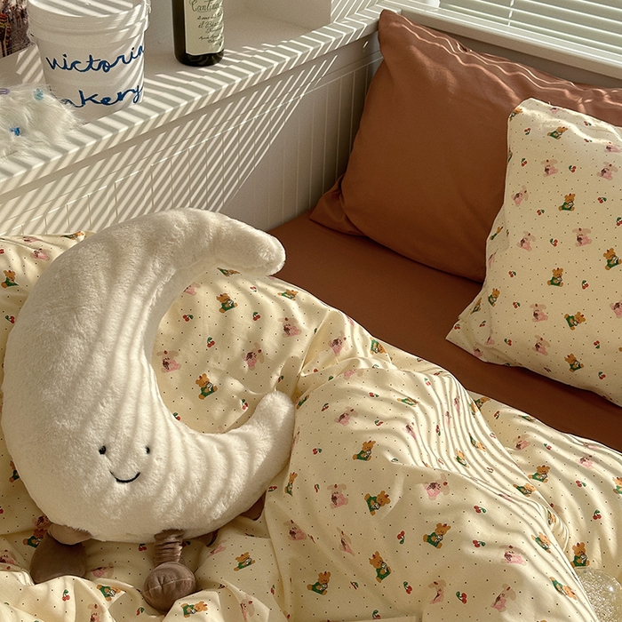 91家纺网 家纺一手货源 找家纺 尺素 2025年春夏新款全棉卡通四件套纯棉双人被套纯色床单床笠三件套儿童床上用品 樱桃小熊 深棕