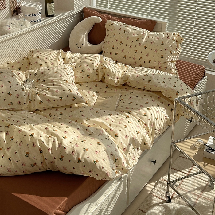 91家纺网 家纺一手货源 找家纺 尺素 2025年春夏新款全棉卡通四件套纯棉双人被套纯色床单床笠三件套儿童床上用品 樱桃小熊 深棕