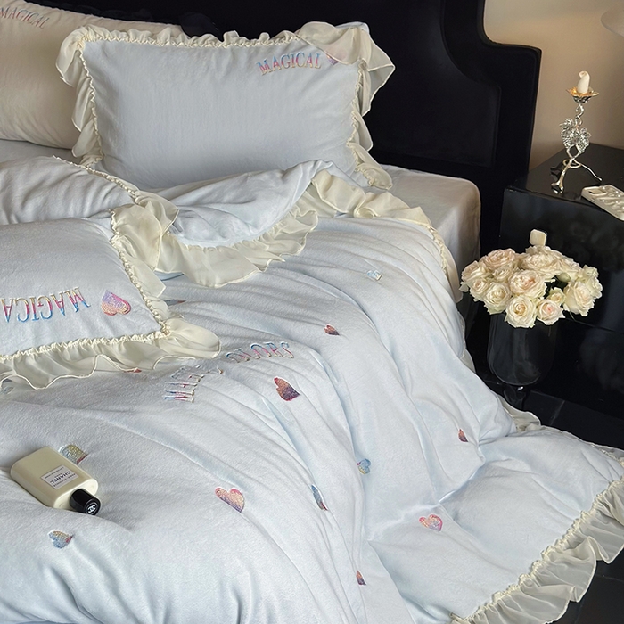 91家纺网 家纺一手货源 找家纺 MIU缪家居 2024新款加厚牛奶绒四件套-魔法之旅 魔法之旅-幻蓝