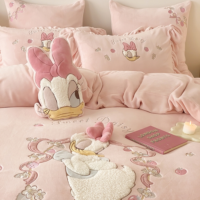 91家纺网 家纺一手货源 找家纺 MIU缪家居 2024新款加厚保暖牛奶绒四件套-黛西 黛西 粉