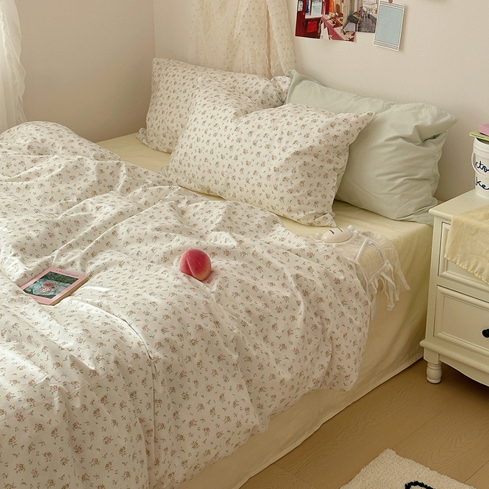 91家纺网 家纺一手货源 找家纺 尺素 2024新款韩国纯棉ins风小碎花四件套花卉田园被套纯色加大床单1.8床笠混搭风纯色印花枕套 花迹（奶黄）