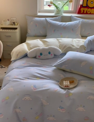 91家纺网 家纺一手货源 找家纺 玉元坊 2025年新款三丽鸥系列全棉纯棉简约基础款四件套三件套--大耳狗简约款式 云朵大耳狗【简约款】