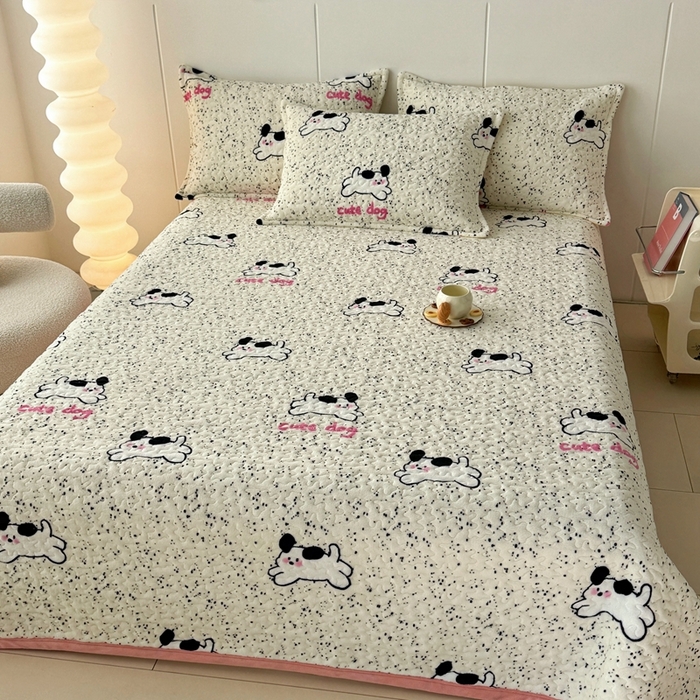 91家纺网 家纺一手货源 找家纺 添越家纺 2025新款简约款牛奶绒床盖四件套 斑点狗