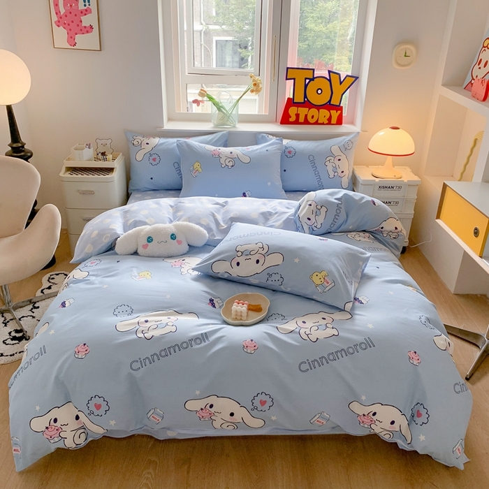 91家纺网 家纺一手货源 找家纺 玉元坊 2025年新款三丽鸥系列全棉纯棉简约基础款四件套三件套--大耳狗简约款式 甜品玉桂狗【简约款】