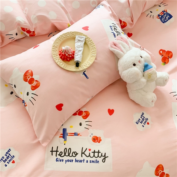 91家纺网 家纺一手货源 找家纺 玉元坊 2025年新款三丽鸥系列全棉纯棉简约基础款四件套三件套--凯蒂猫简约款式 简约-苹果凯蒂