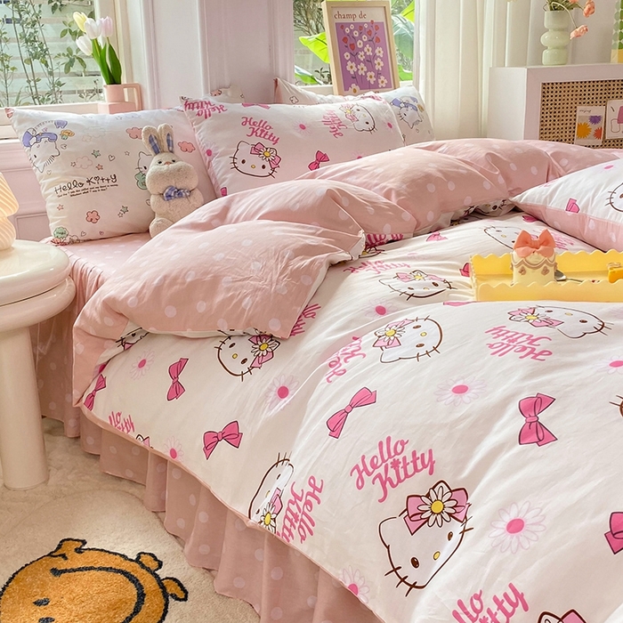 91家纺网 家纺一手货源 找家纺 玉元坊 2025年新款三丽鸥系列全棉纯棉简约基础款四件套三件套--凯蒂猫简约款式 雏菊kt 简约款