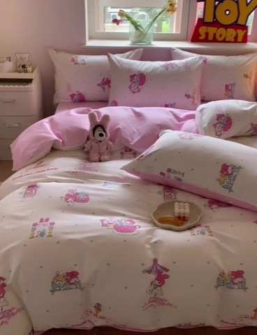 91家纺网 家纺一手货源 找家纺 玉元坊 2025年新款三丽鸥系列全棉纯棉简约基础款四件套三件套--美乐蒂简约款式 开心美乐蒂【简约款】