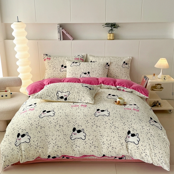 91家纺网 家纺一手货源 找家纺 添越家纺 2025新款简约款牛奶绒床盖四件套 斑点狗