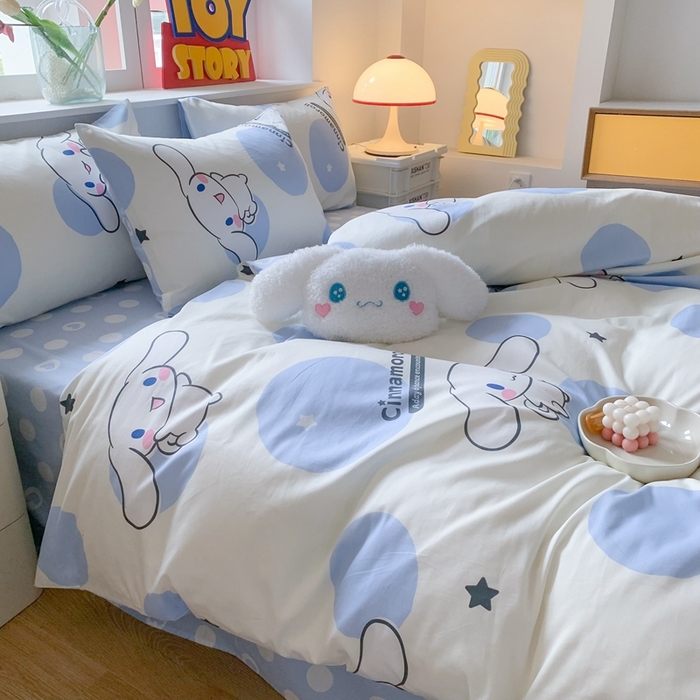 91家纺网 家纺一手货源 找家纺 玉元坊 2025年新款三丽鸥系列全棉纯棉简约基础款四件套三件套--大耳狗简约款式 波点玉桂狗【简约款】