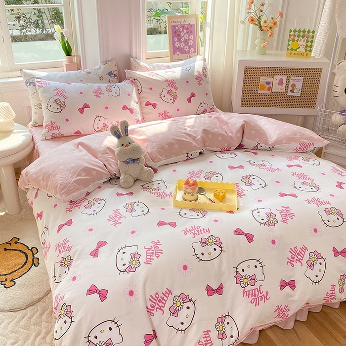 91家纺网 家纺一手货源 找家纺 玉元坊 2025年新款三丽鸥系列全棉纯棉简约基础款四件套三件套--凯蒂猫简约款式 雏菊kt 简约款