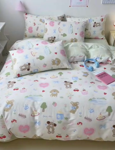 91家纺网 家纺一手货源 找家纺 曼之夏 2024新款全棉印花四件套 樱桃小狗