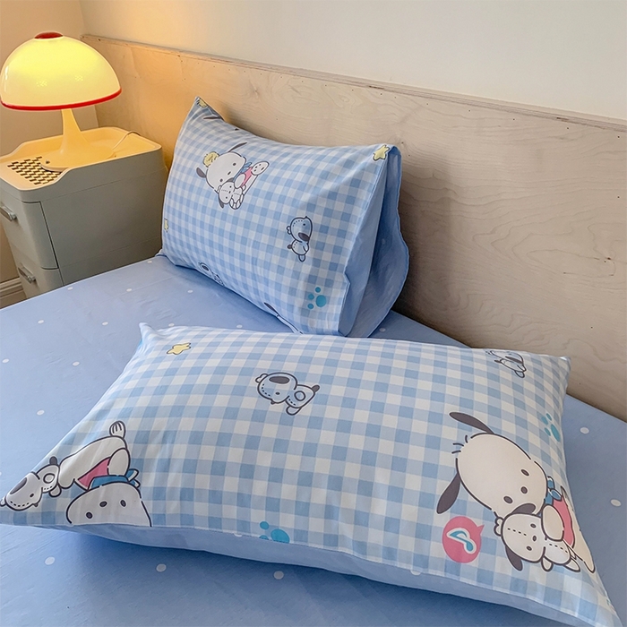 91家纺网 家纺一手货源 找家纺 玉元坊 2025年新款三丽鸥系列全棉纯棉简约基础款四件套三件套--帕恰狗简约款式 格子帕恰狗【简约款式】