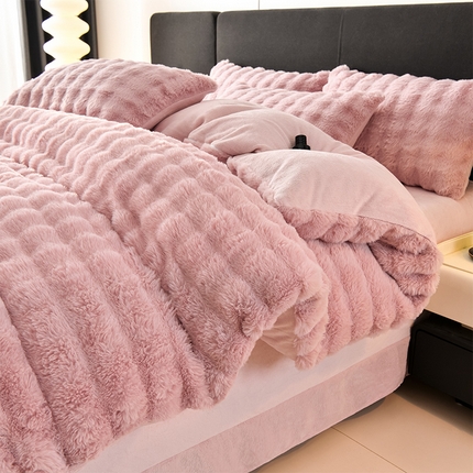 91家纺网 家纺一手货源 找家纺 （总）羽梦家纺 2024新款七彩兔兔绒兔毛绒四件套