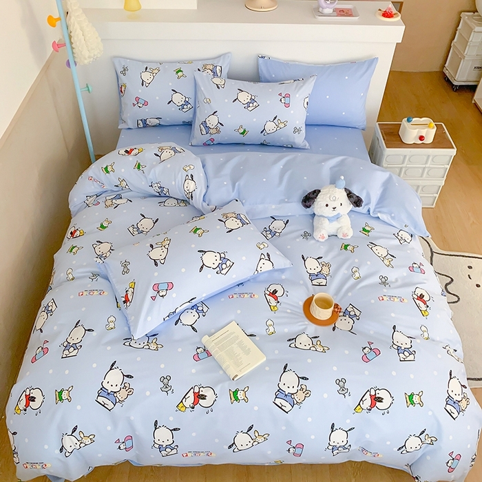 91家纺网 家纺一手货源 找家纺 玉元坊 2025年新款三丽鸥系列全棉纯棉简约基础款四件套三件套--帕恰狗简约款式 简约款-小帕和伙伴蓝