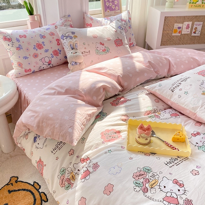 91家纺网 家纺一手货源 找家纺 玉元坊 2025年新款三丽鸥系列全棉纯棉简约基础款四件套三件套--凯蒂猫简约款式 甜心kt 简约款