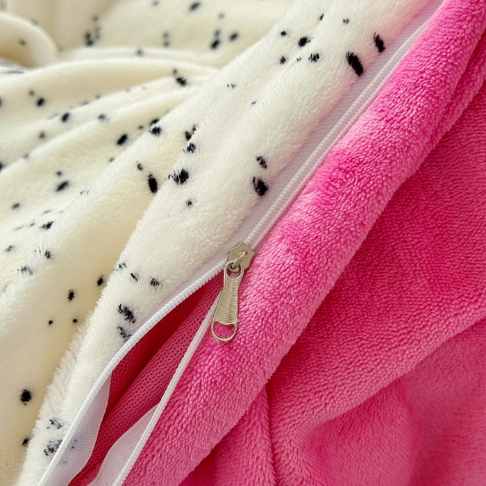 91家纺网 家纺一手货源 找家纺 添越家纺 2025新款简约款牛奶绒床盖四件套 斑点狗