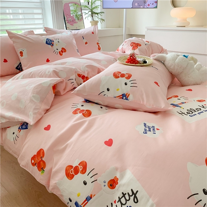 91家纺网 家纺一手货源 找家纺 玉元坊 2025年新款三丽鸥系列全棉纯棉简约基础款四件套三件套--凯蒂猫简约款式 简约-苹果凯蒂