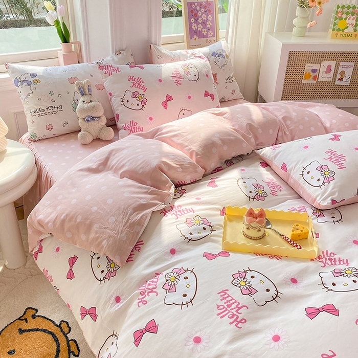 91家纺网 家纺一手货源 找家纺 玉元坊 2025年新款三丽鸥系列全棉纯棉简约基础款四件套三件套--凯蒂猫简约款式 雏菊kt 简约款