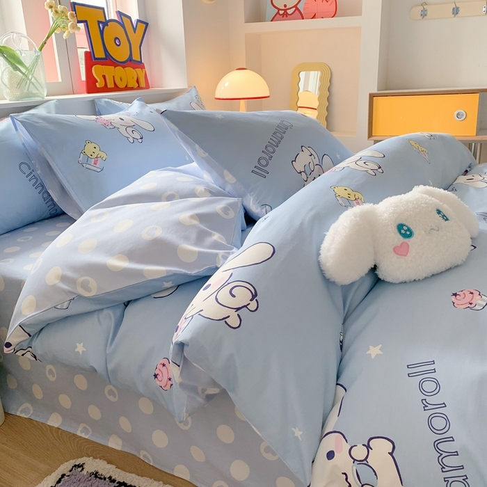 91家纺网 家纺一手货源 找家纺 玉元坊 2025年新款三丽鸥系列全棉纯棉简约基础款四件套三件套--大耳狗简约款式 甜品玉桂狗【简约款】