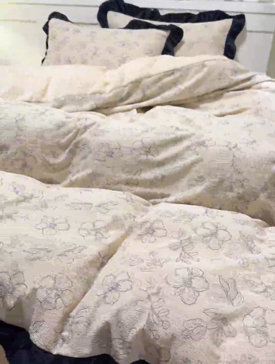 91家纺网 家纺一手货源 找家纺 宅家居 2025新款轻法式小香风灯芯绒四件套提花立体韩版花边牛奶绒三件套-实拍风 百合