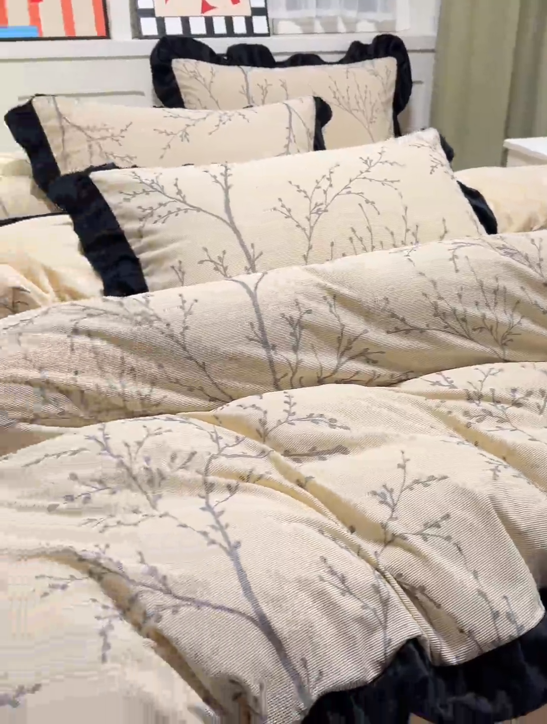 91家纺网 家纺一手货源 找家纺 宅家居 2025新款轻法式小香风灯芯绒四件套提花立体韩版花边牛奶绒三件套-实拍风 花枝