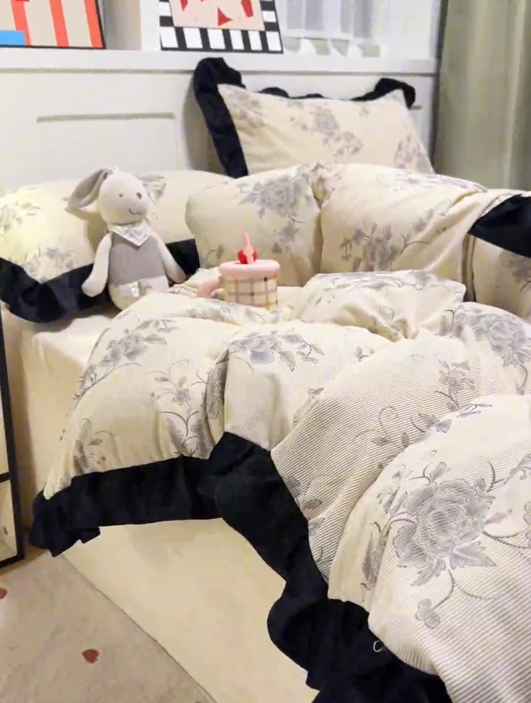 91家纺网 家纺一手货源 找家纺 宅家居 2025新款轻法式小香风灯芯绒四件套提花立体韩版花边牛奶绒三件套-实拍风 牡丹