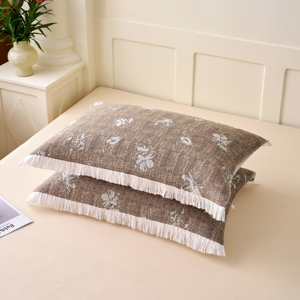 91家纺网 家纺一手货源 找家纺 A类抗菌母婴级全棉纯棉三层纱多功能枕巾多层纱布纱巾宽边枕巾无印风流苏纱布枕巾52x75cm/对 樱花落咖