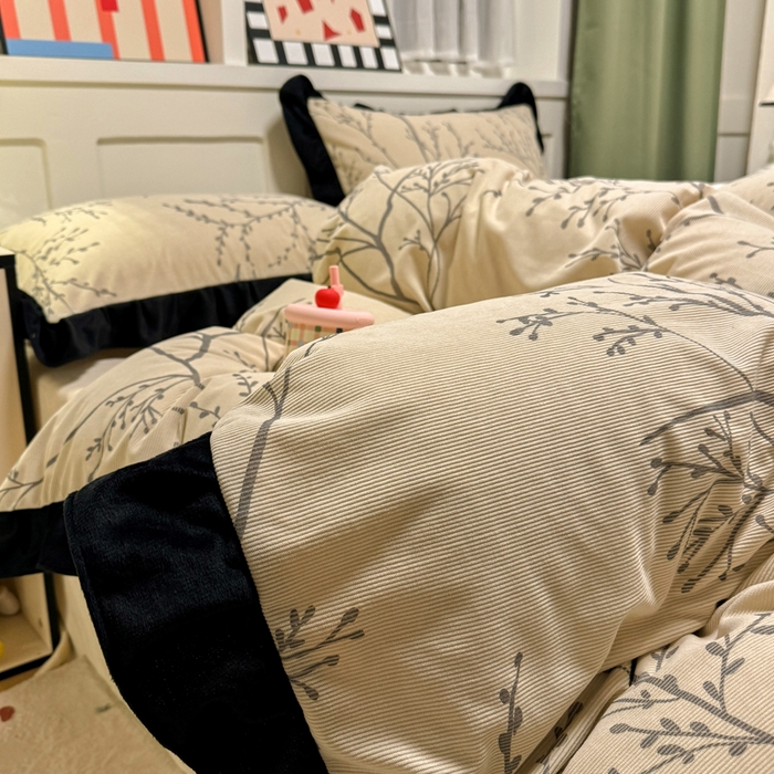 91家纺网 家纺一手货源 找家纺 宅家居 2025新款轻法式小香风灯芯绒四件套提花立体韩版花边牛奶绒三件套-实拍风 花枝