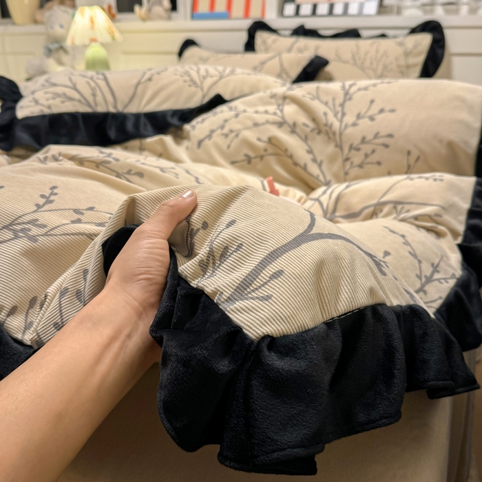 91家纺网 家纺一手货源 找家纺 宅家居 2025新款轻法式小香风灯芯绒四件套提花立体韩版花边牛奶绒三件套-实拍风 花枝