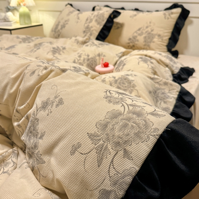 91家纺网 家纺一手货源 找家纺 宅家居 2025新款轻法式小香风灯芯绒四件套提花立体韩版花边牛奶绒三件套-实拍风 牡丹