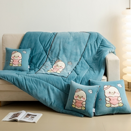 雷人家纺 2024新款A类加厚加重贴布绣牛奶绒抱枕被 可爱小鸭海蓝色