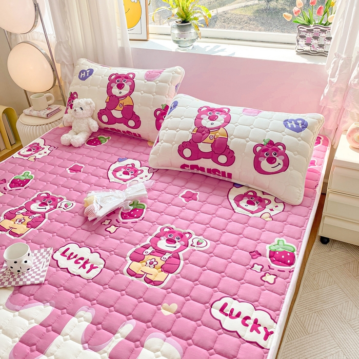 91家纺网 家纺一手货源 找家纺 萌飞 2024新款全棉棉花床垫 草莓熊宝